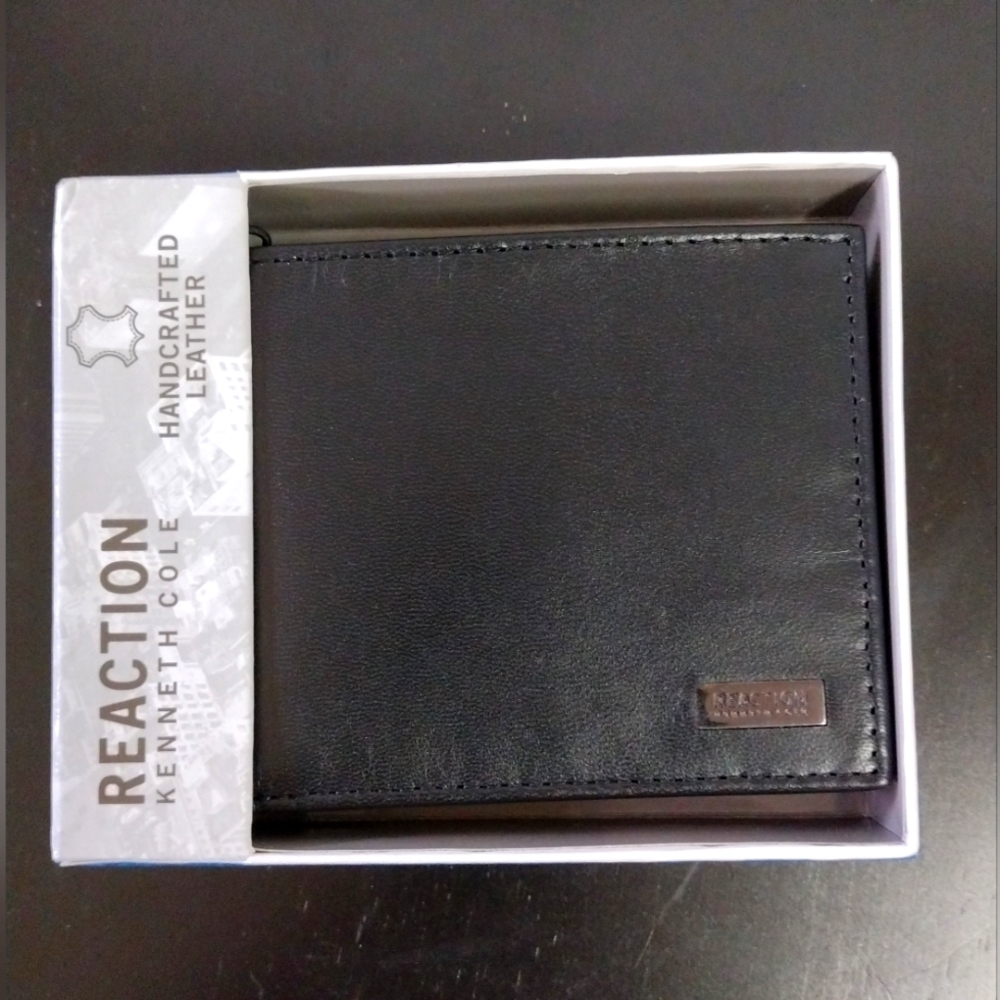 Kenneth Cole Reaction leather wallet NWT